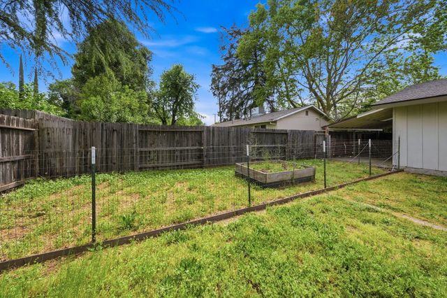 3560 Sacramento Drive, Redding, CA 96001