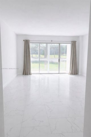 3661 Via Poinciana 206, Lake Worth, FL 33467