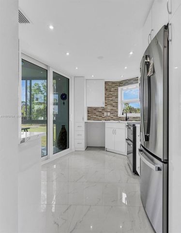 3661 Via Poinciana 206, Lake Worth, FL 33467