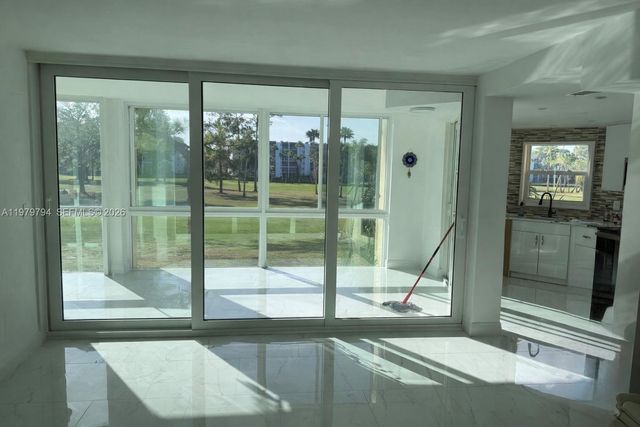 3661 Via Poinciana 206, Lake Worth, FL 33467