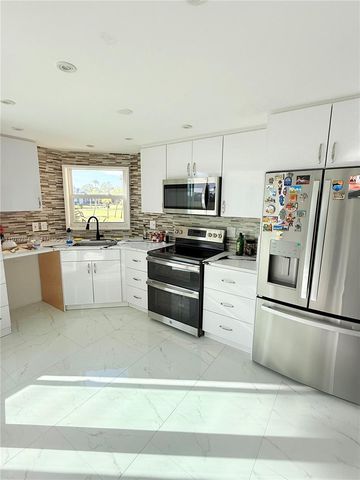 3661 Via Poinciana 206, Lake Worth, FL 33467