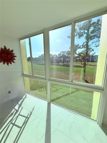 3661 Via Poinciana 206, Lake Worth, FL 33467