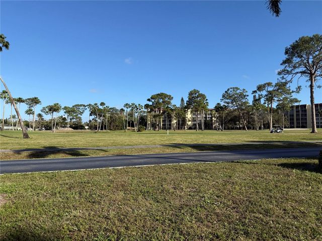 3661 Via Poinciana 206, Lake Worth, FL 33467