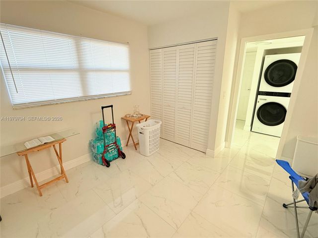 3661 Via Poinciana 206, Lake Worth, FL 33467