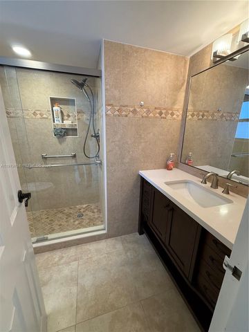 3661 Via Poinciana 206, Lake Worth, FL 33467