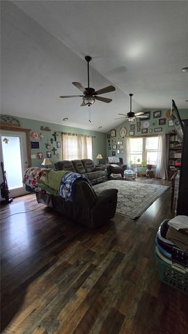 1325 Whorton Mountain Road, London, AR 72847