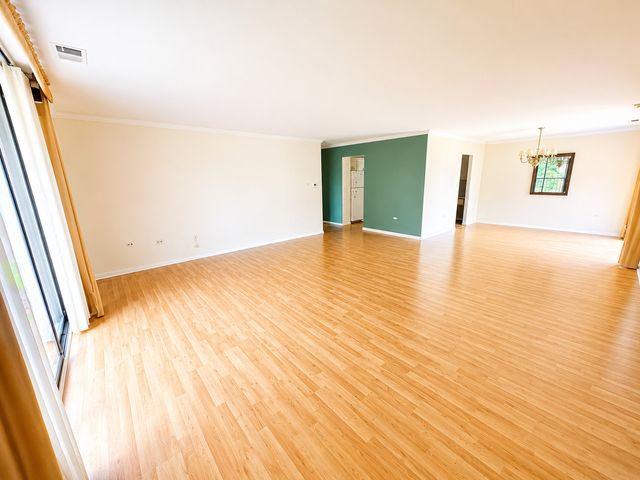125 Acacia Circle 404, Indian Head Park, IL 60525