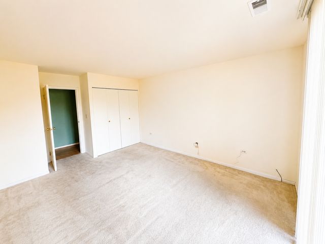 125 Acacia Circle 404, Indian Head Park, IL 60525