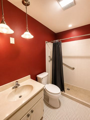125 Acacia Circle 404, Indian Head Park, IL 60525