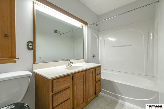 1810 S 48Th Street, Lincoln, NE 68506