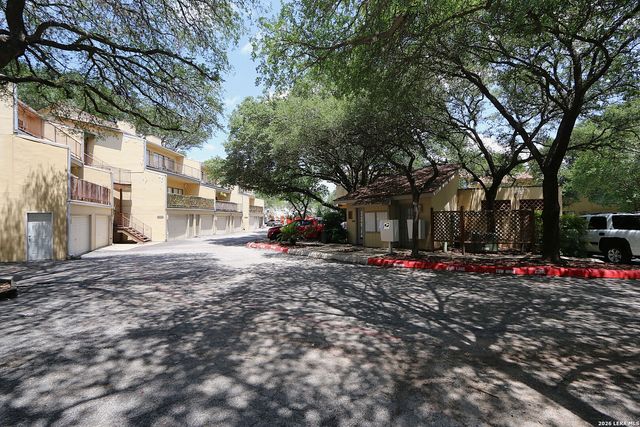 8642 Fredericksburg Rd Apt 406, San Antonio, TX 78240