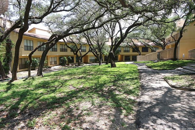 8642 Fredericksburg Rd Apt 406, San Antonio, TX 78240
