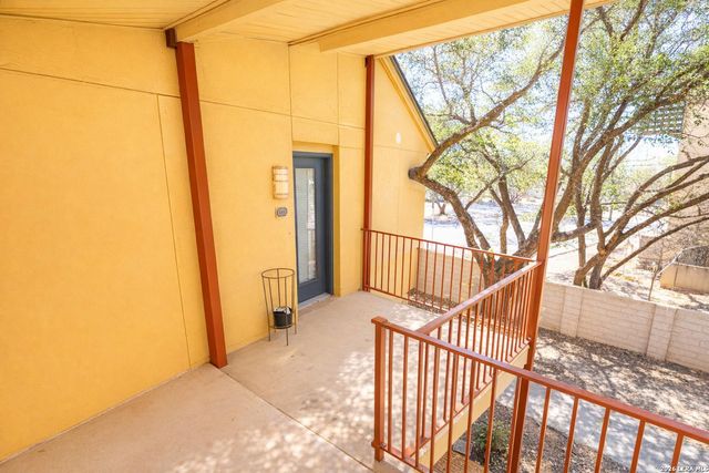 8642 Fredericksburg Rd Apt 406, San Antonio, TX 78240
