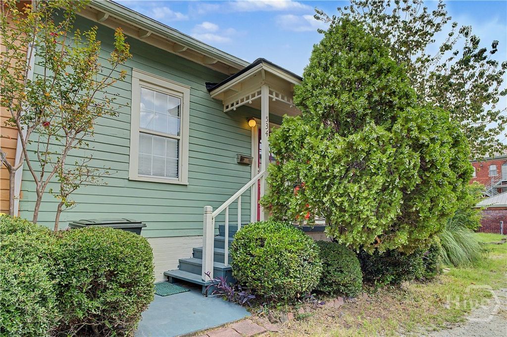 Image 1 of property listing at 534 E Gordon Lane, Savannah, GA 31401