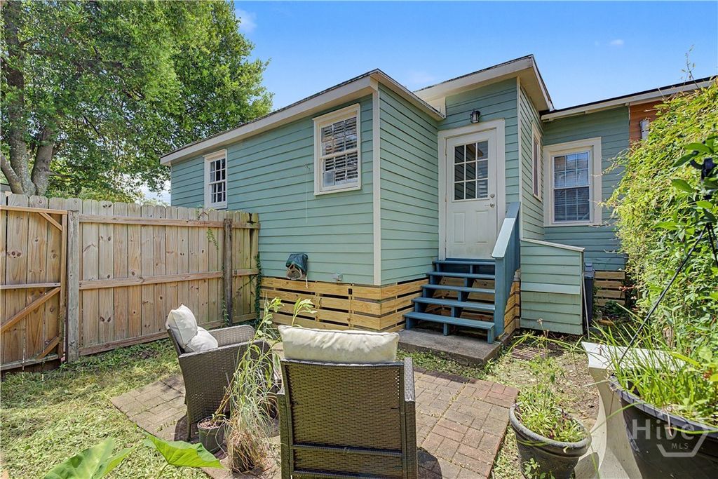 Image 12 of property listing at 534 E Gordon Lane, Savannah, GA 31401