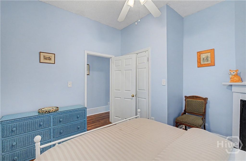 Image 7 of property listing at 534 E Gordon Lane, Savannah, GA 31401