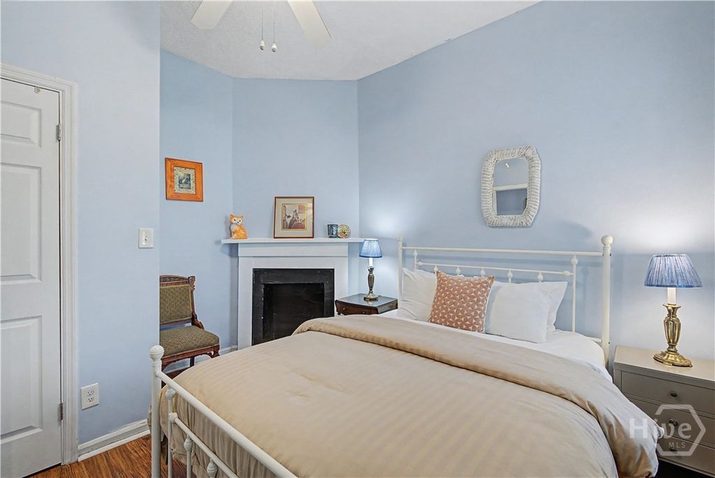 Image 9 of property listing at 534 E Gordon Lane, Savannah, GA 31401