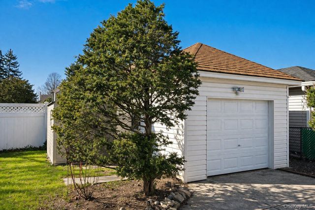 60 Lloyd Avenue, Lynbrook, NY 11563