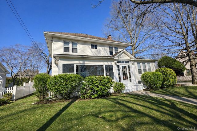 60 Lloyd Avenue, Lynbrook, NY 11563
