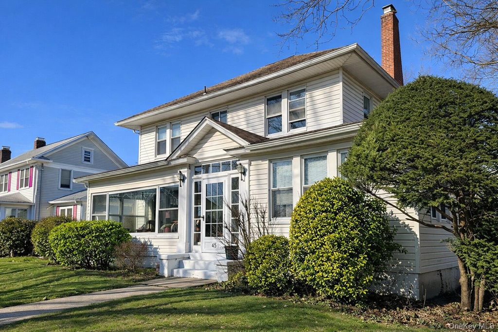 60 Lloyd Avenue, Lynbrook, NY 11563