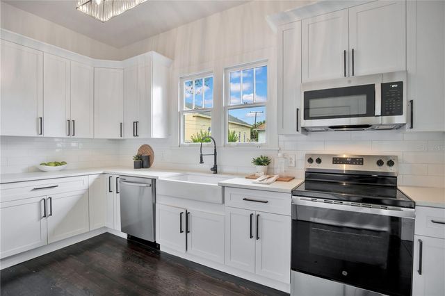 1318 S PARK AVENUE, Sanford, FL 32771