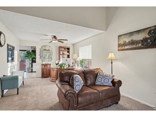 1037 Deer Creek Ln, Fort Collins, CO 80526