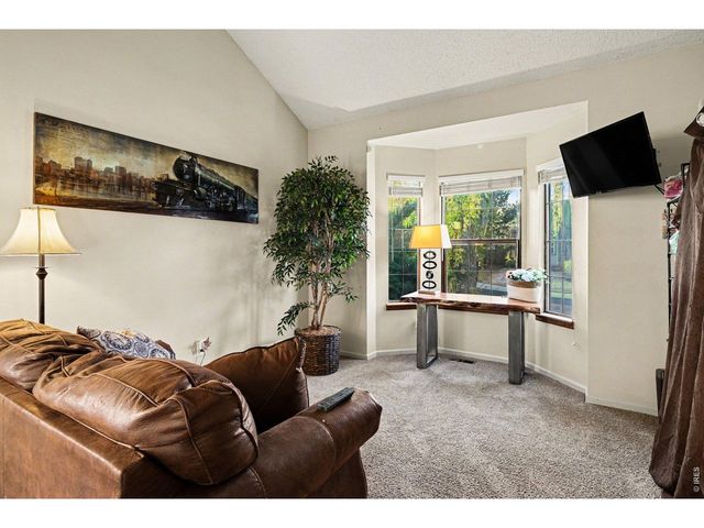 1037 Deer Creek Ln, Fort Collins, CO 80526