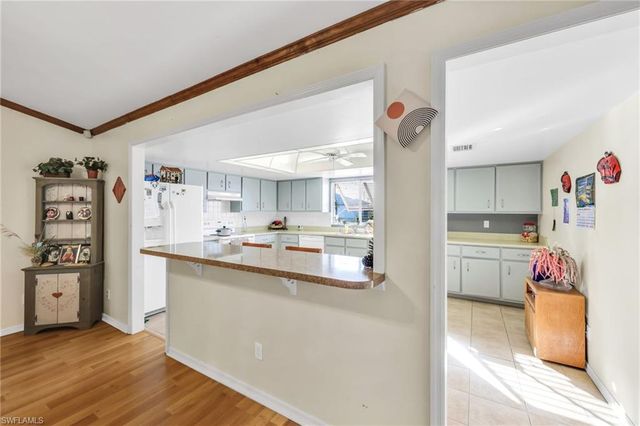 1942 SW 2nd PL, Cape Coral, FL 33991