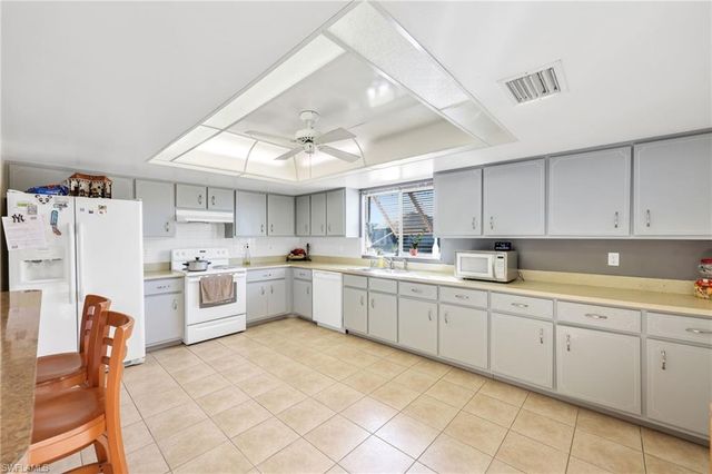 1942 SW 2nd PL, Cape Coral, FL 33991