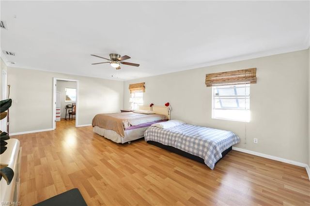 1942 SW 2nd PL, Cape Coral, FL 33991