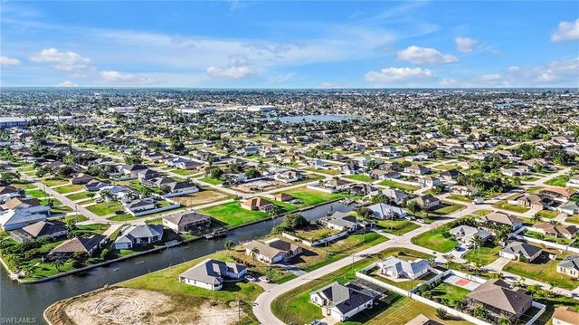 1942 SW 2nd PL, Cape Coral, FL 33991