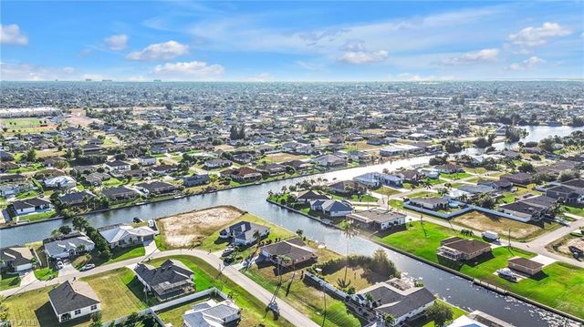 1942 SW 2nd PL, Cape Coral, FL 33991