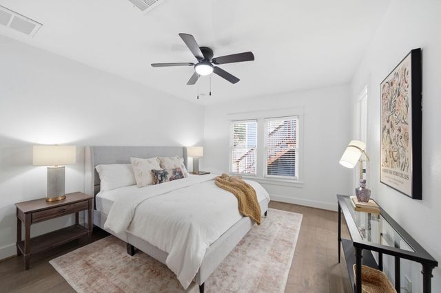 1139 W Gardner Street, Houston, TX 77009