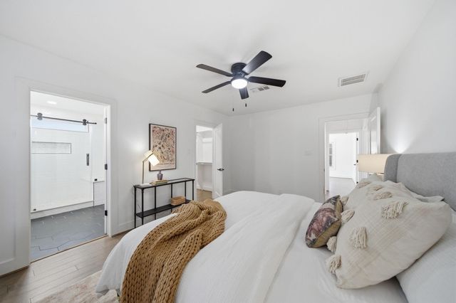 1139 W Gardner Street, Houston, TX 77009