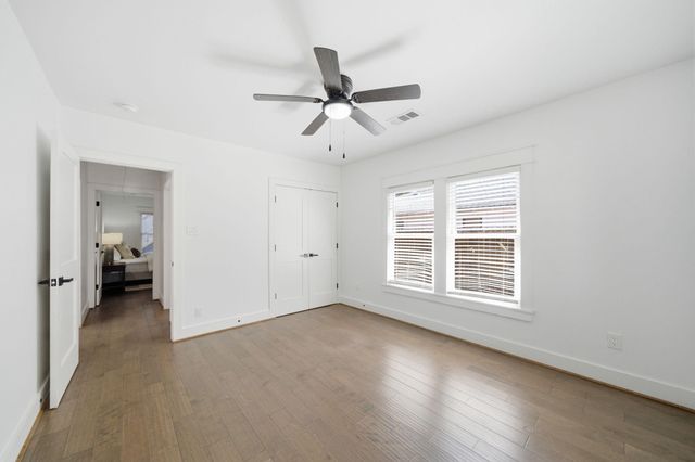 1139 W Gardner Street, Houston, TX 77009
