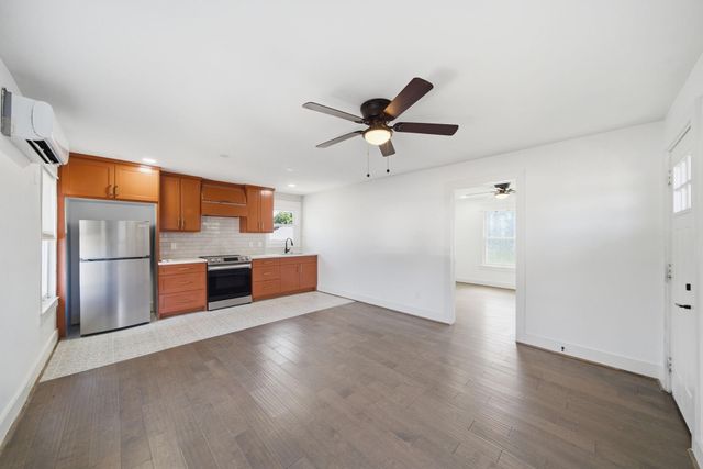 1139 W Gardner Street, Houston, TX 77009