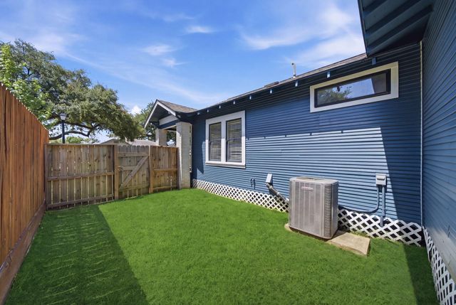 1139 W Gardner Street, Houston, TX 77009