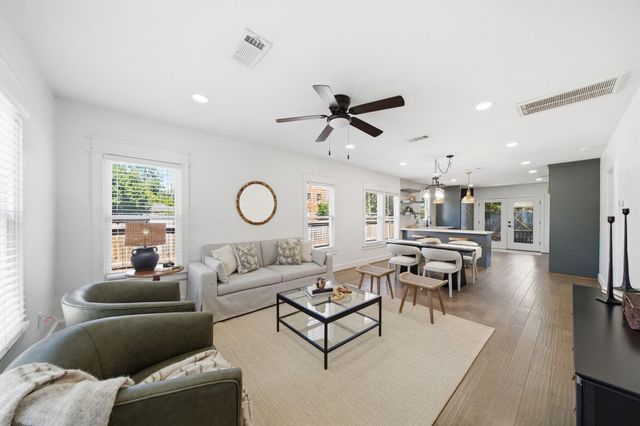 1139 W Gardner Street, Houston, TX 77009
