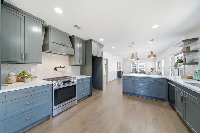 1139 W Gardner Street, Houston, TX 77009