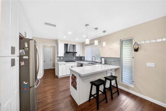 820 Via Zapata, Riverside, CA 92507