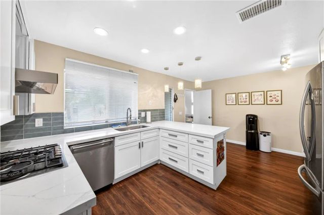 820 Via Zapata, Riverside, CA 92507
