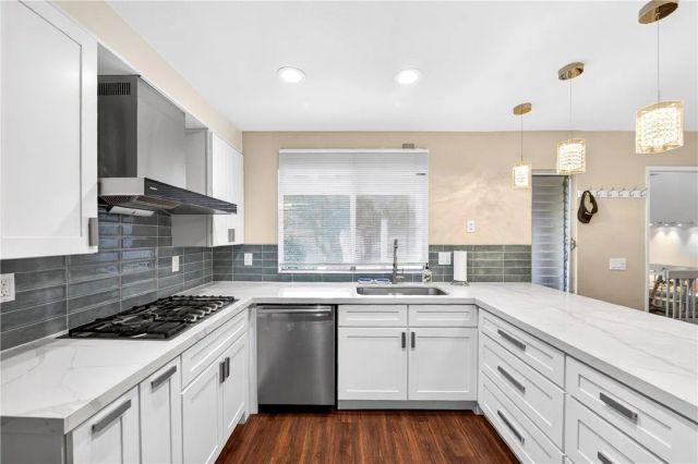 820 Via Zapata, Riverside, CA 92507