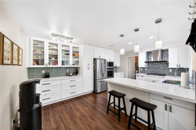 820 Via Zapata, Riverside, CA 92507