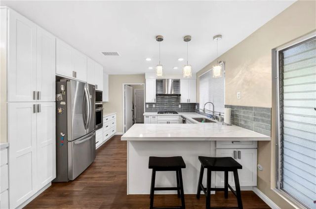 820 Via Zapata, Riverside, CA 92507