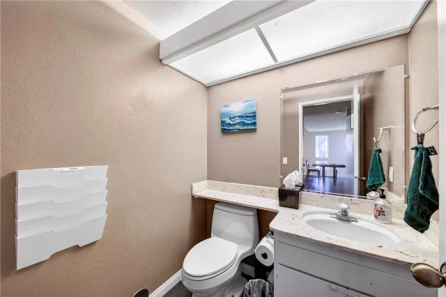 820 Via Zapata, Riverside, CA 92507
