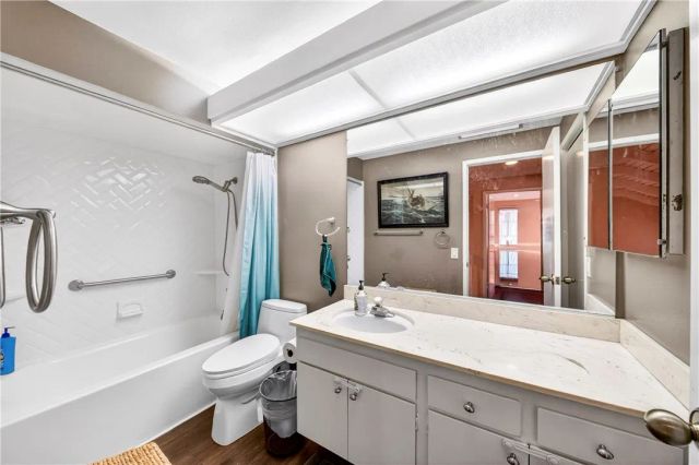 820 Via Zapata, Riverside, CA 92507