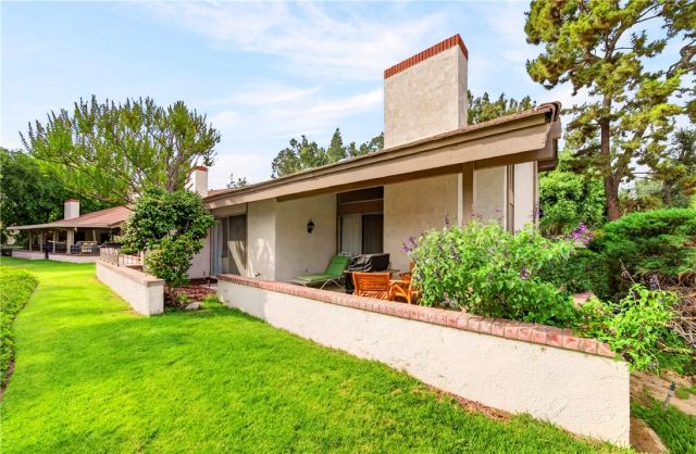820 Via Zapata, Riverside, CA 92507