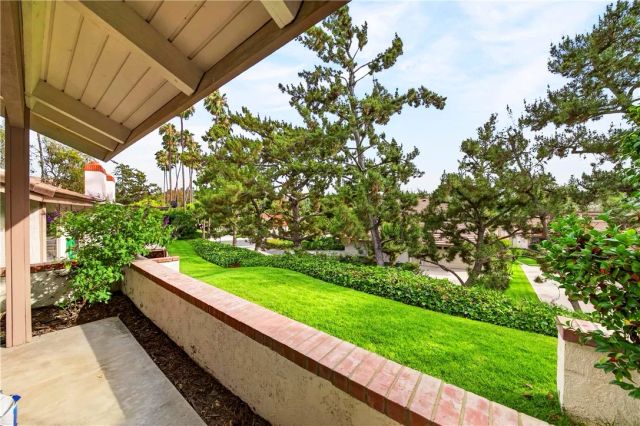 820 Via Zapata, Riverside, CA 92507