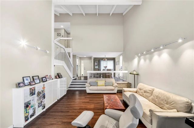 820 Via Zapata, Riverside, CA 92507