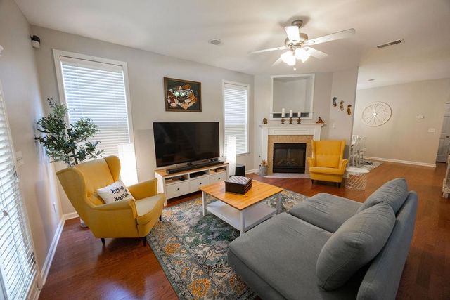 1387 E ISLAND PL E, Memphis, TN 38103